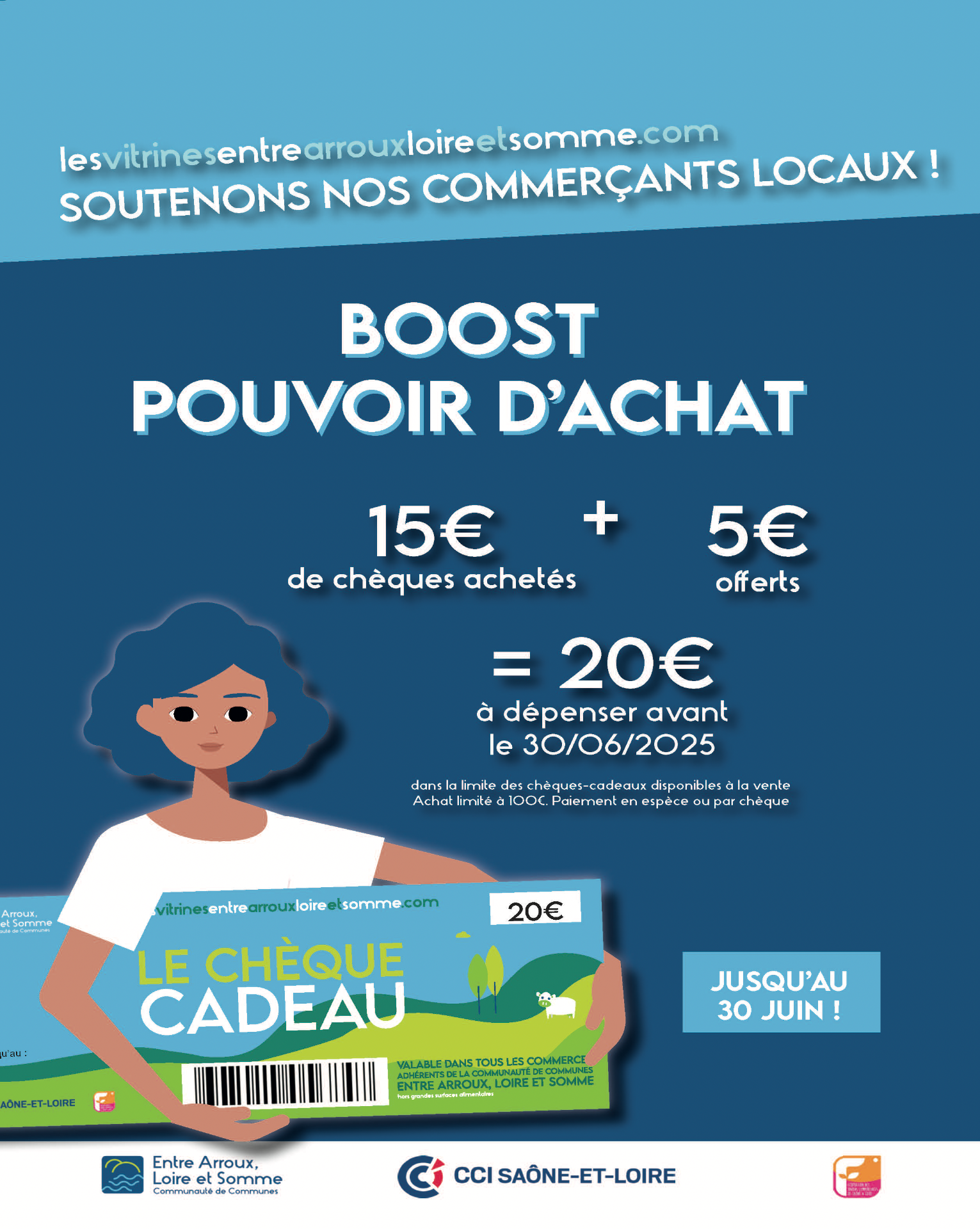 femme qui tient un cheque cadeau