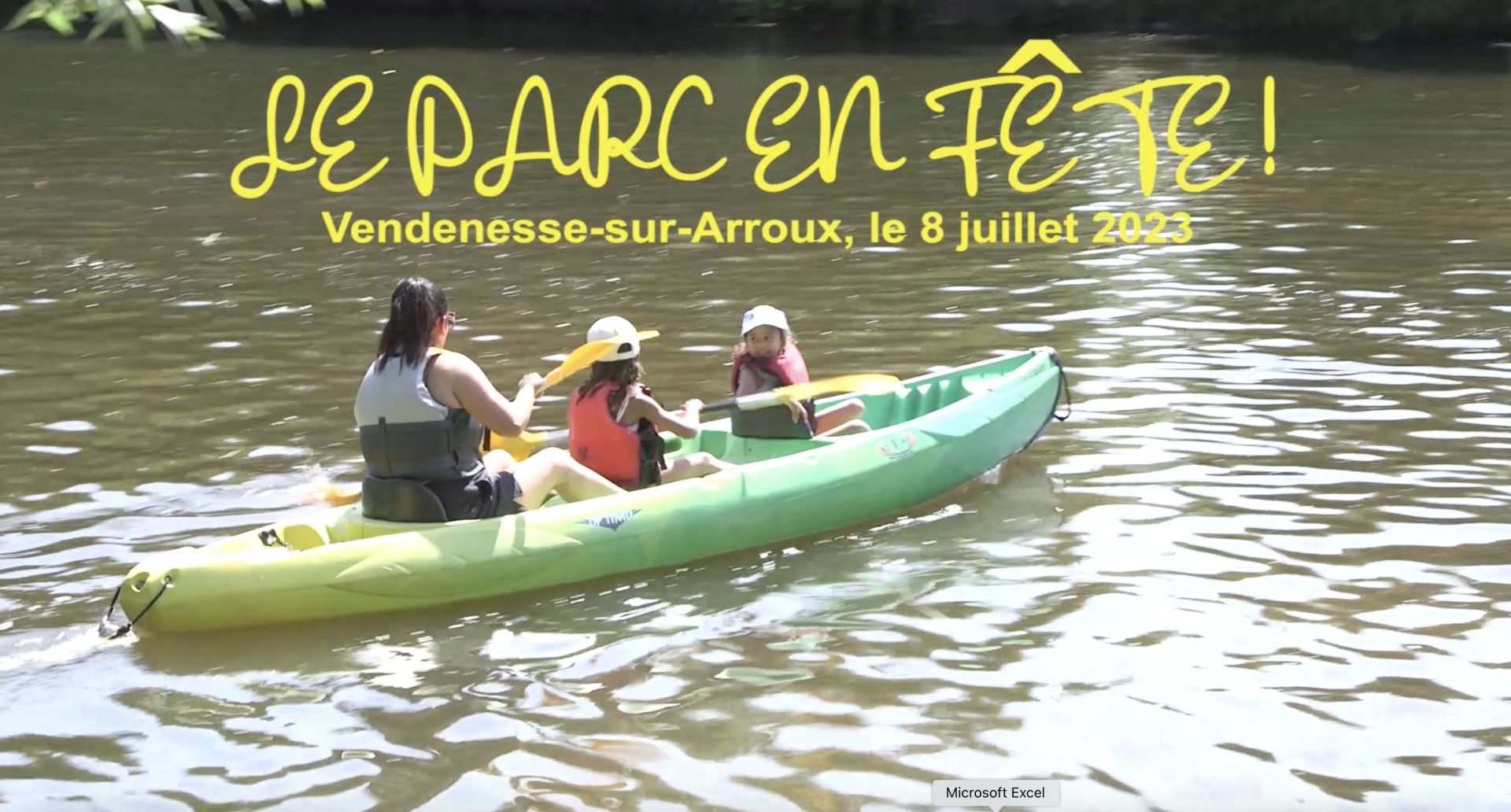 photo d'un canoë sur la rivière